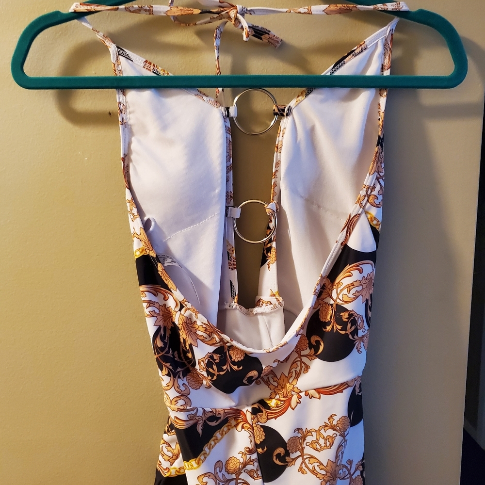 NWOT SHEIN Tie around the back of neck romper - Picture 2 of 2